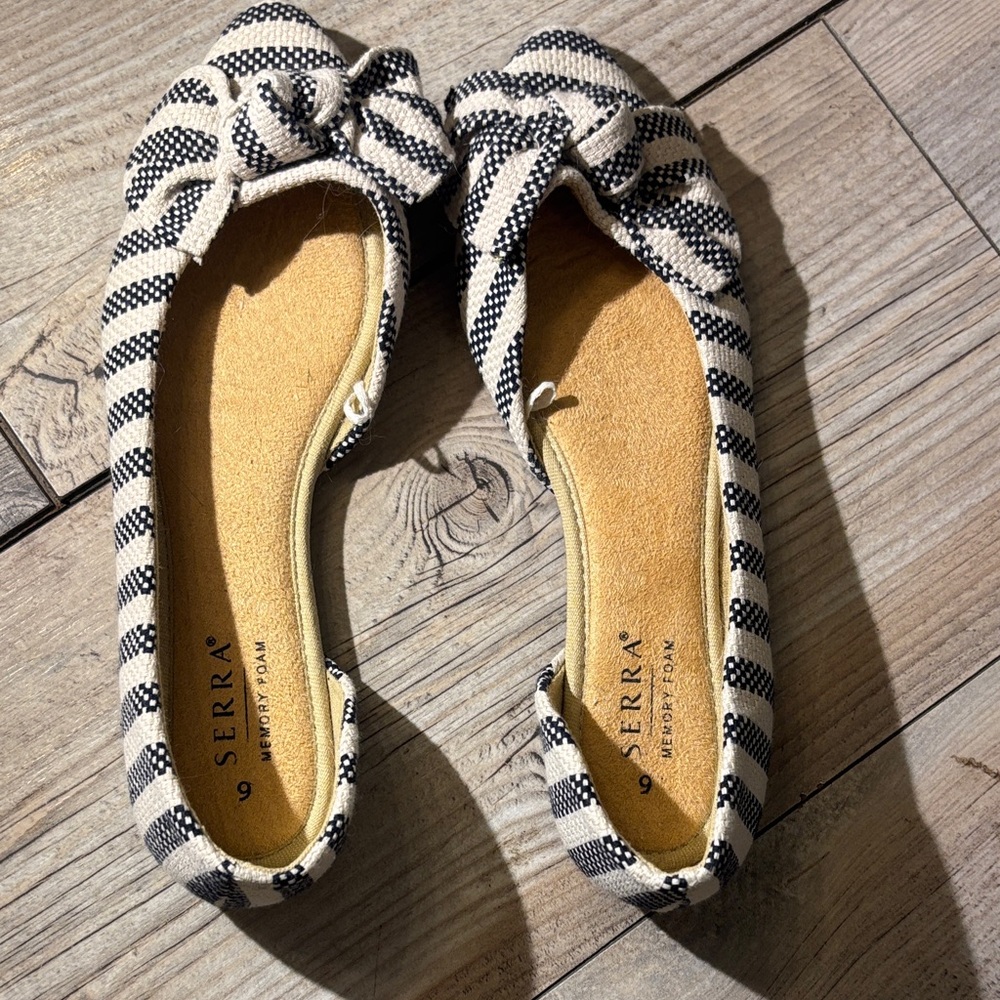 Serra Striped Black and Cream Flats Size 9